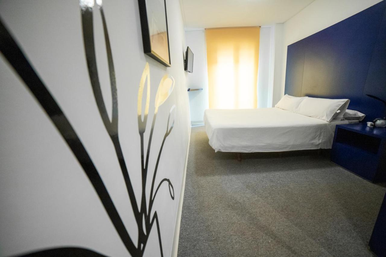 Hostal Albany เลออน ภายนอก รูปภาพ