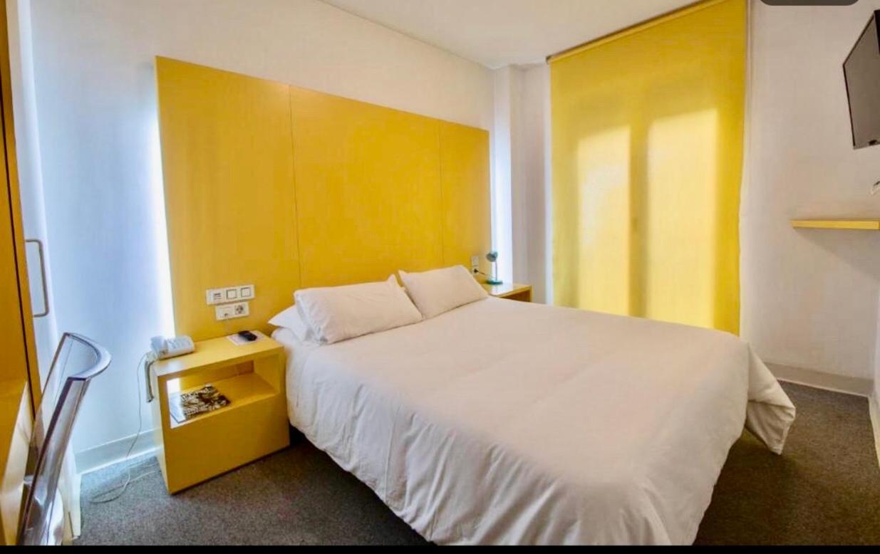 Hostal Albany เลออน ภายนอก รูปภาพ